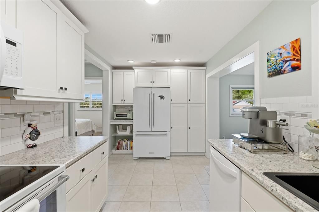 For Sale: $525,000 (3 beds, 2 baths, 1661 Square Feet)