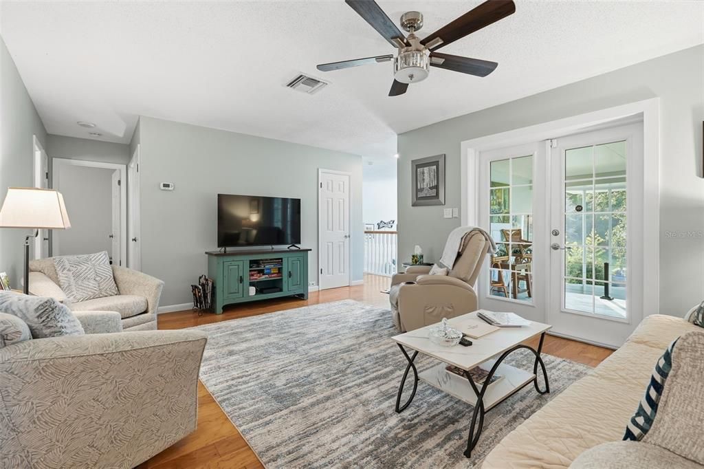 For Sale: $525,000 (3 beds, 2 baths, 1661 Square Feet)