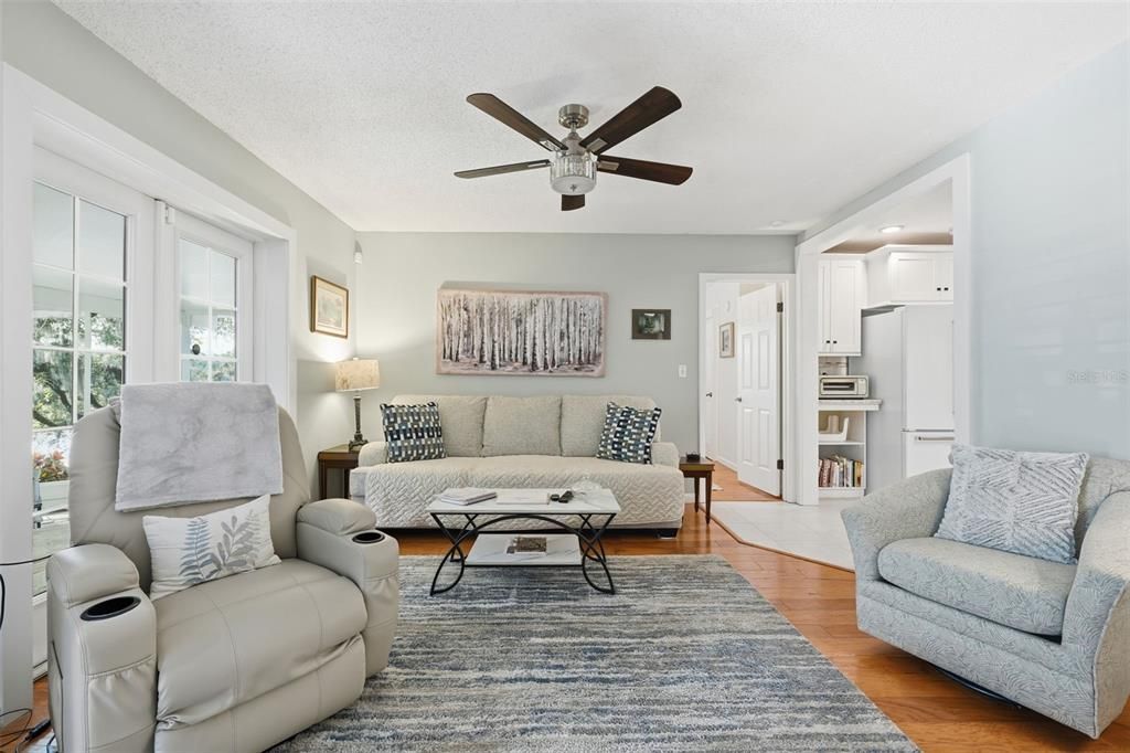 For Sale: $525,000 (3 beds, 2 baths, 1661 Square Feet)