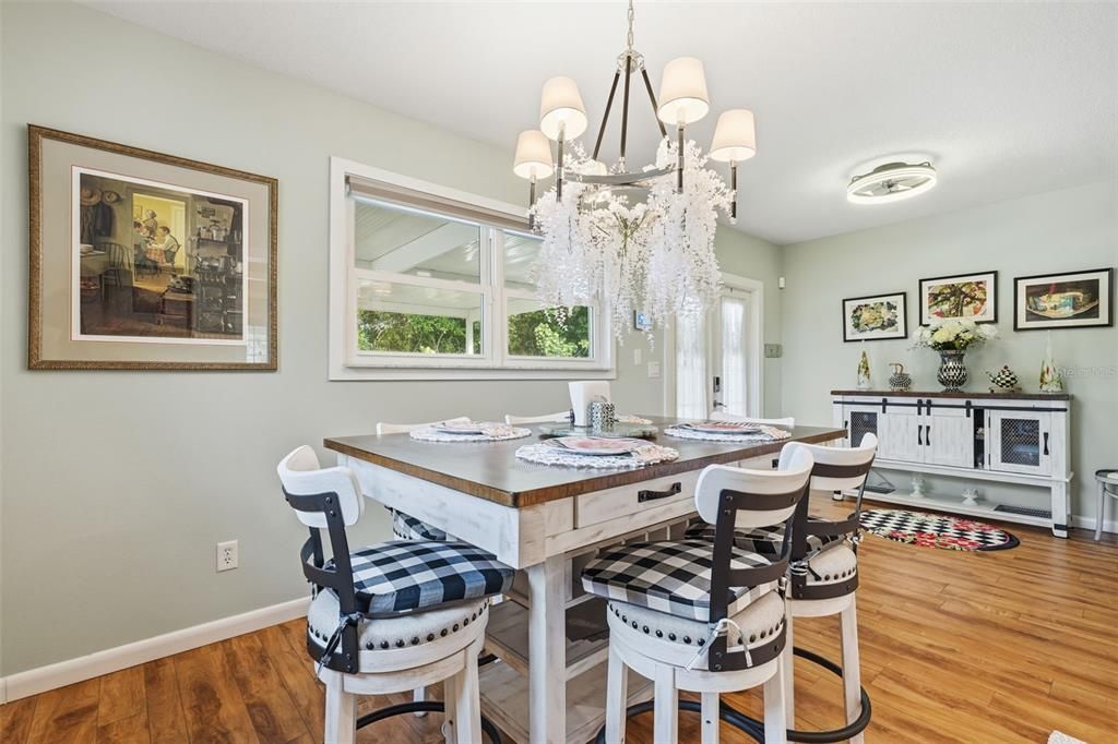 For Sale: $525,000 (3 beds, 2 baths, 1661 Square Feet)