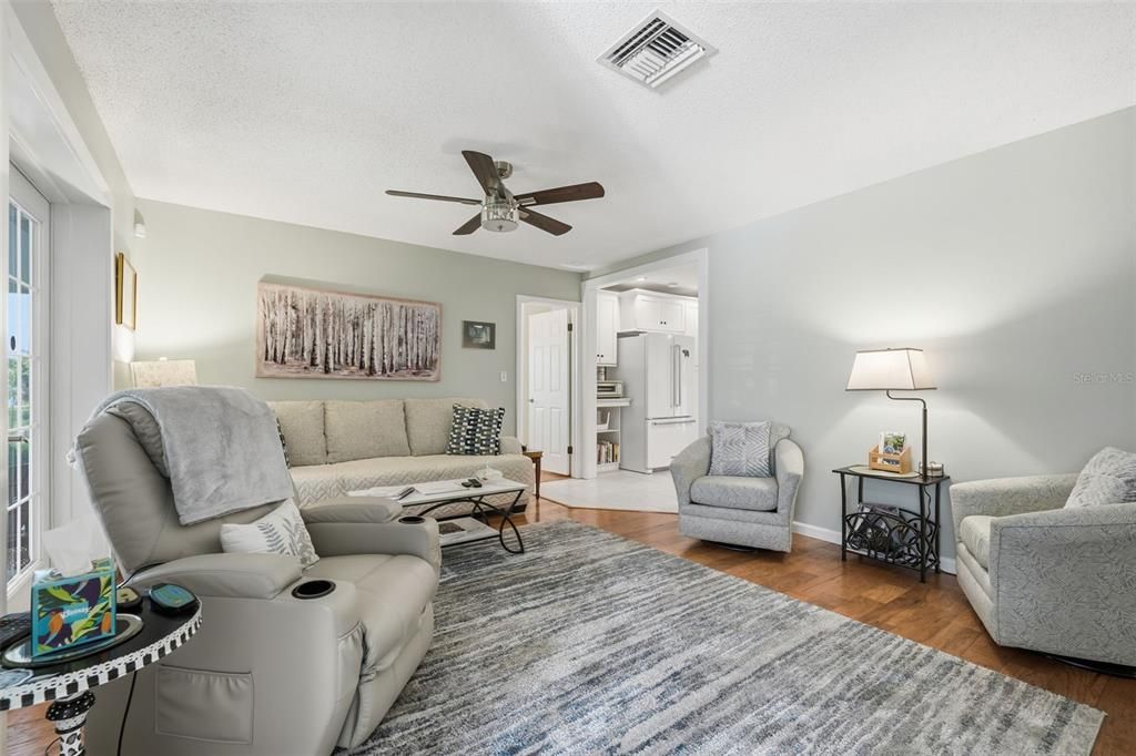 For Sale: $525,000 (3 beds, 2 baths, 1661 Square Feet)