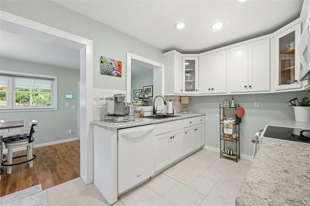 For Sale: $525,000 (3 beds, 2 baths, 1661 Square Feet)