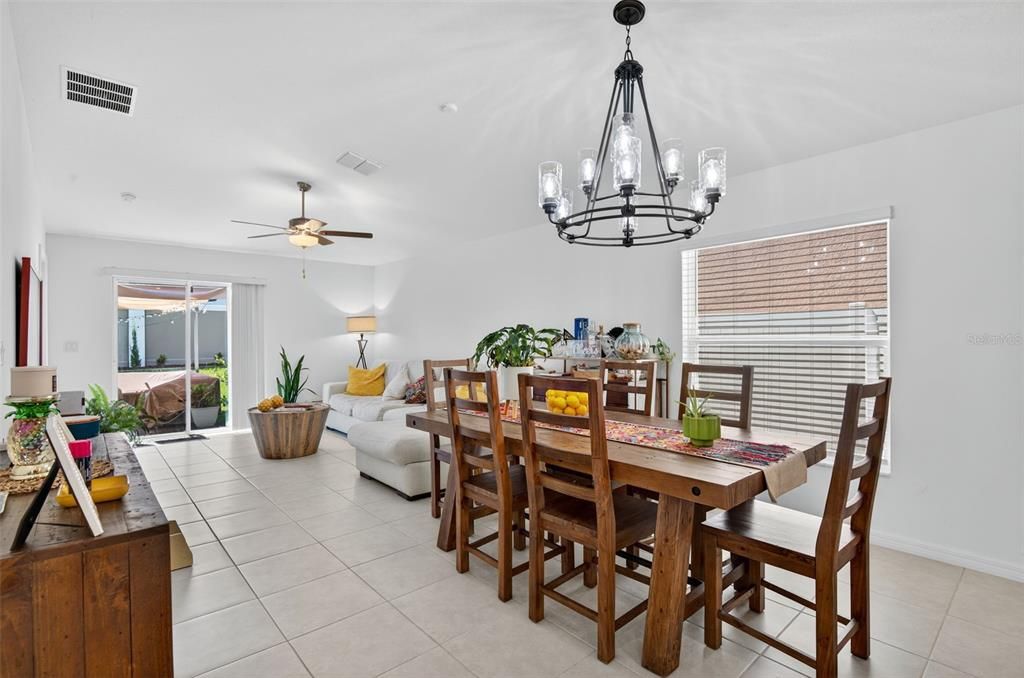 合同活跃: $2,650 (3 贝兹, 2 浴室, 1451 平方英尺)