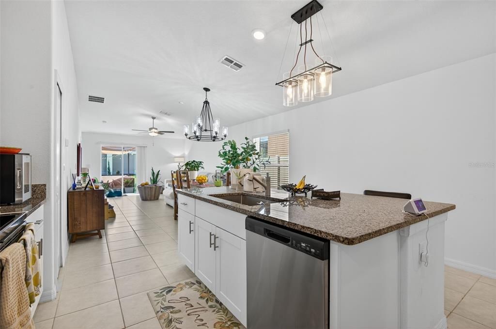 合同活跃: $2,650 (3 贝兹, 2 浴室, 1451 平方英尺)