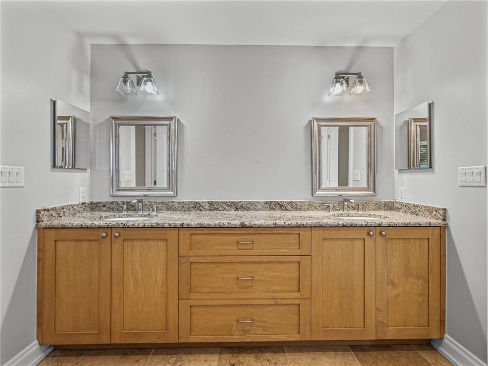 待售: $1,775,000 (4 贝兹, 3 浴室, 4025 平方英尺)