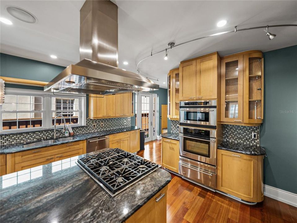 待售: $1,775,000 (4 贝兹, 3 浴室, 4025 平方英尺)