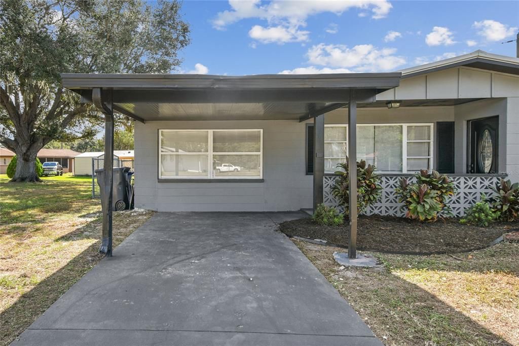 Activo con contrato: $299,996 (4 camas, 2 baños, 1788 Pies cuadrados)