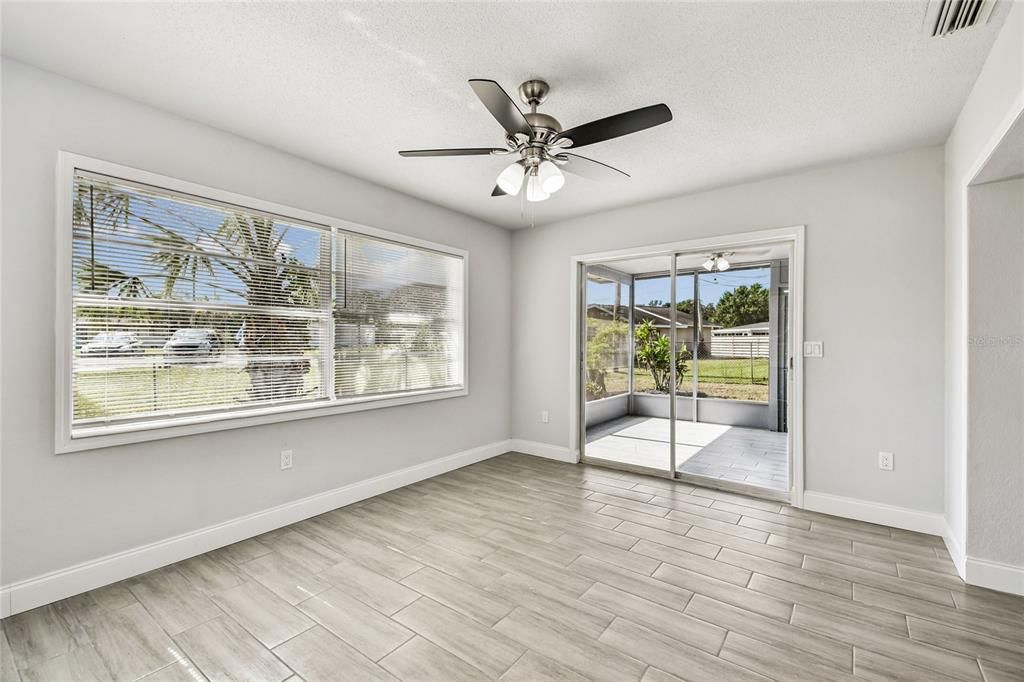 Activo con contrato: $299,996 (4 camas, 2 baños, 1788 Pies cuadrados)