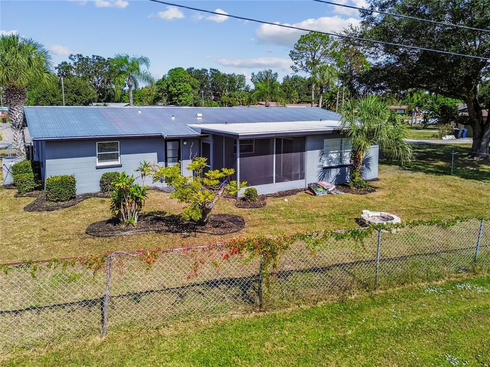 Activo con contrato: $299,996 (4 camas, 2 baños, 1788 Pies cuadrados)