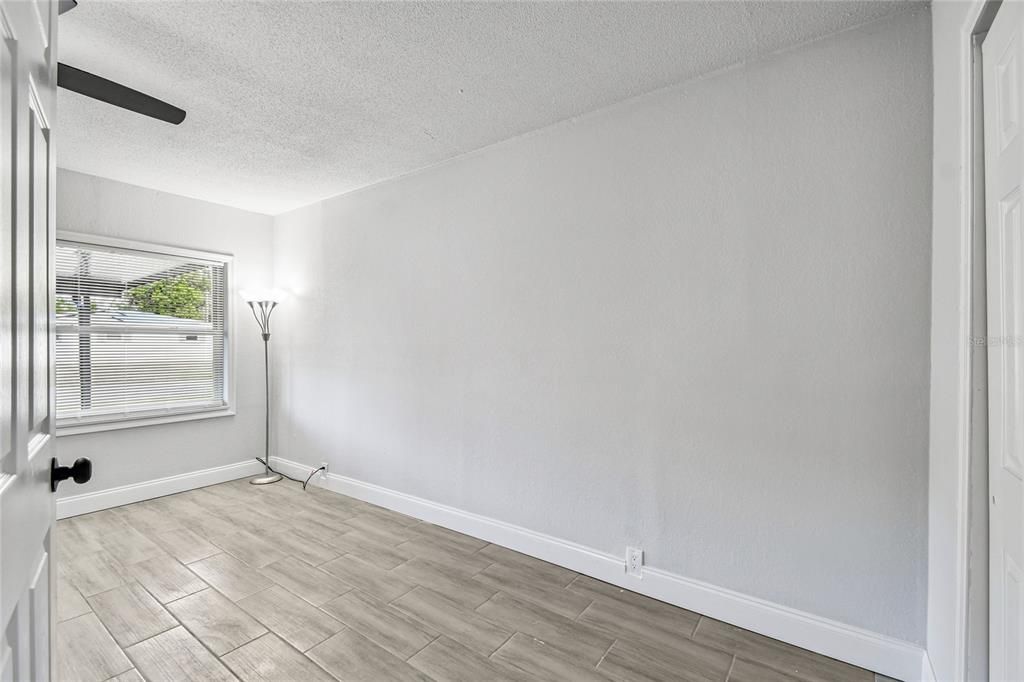 Activo con contrato: $299,996 (4 camas, 2 baños, 1788 Pies cuadrados)