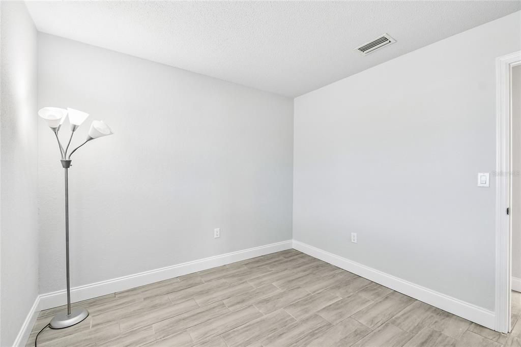 Activo con contrato: $299,996 (4 camas, 2 baños, 1788 Pies cuadrados)