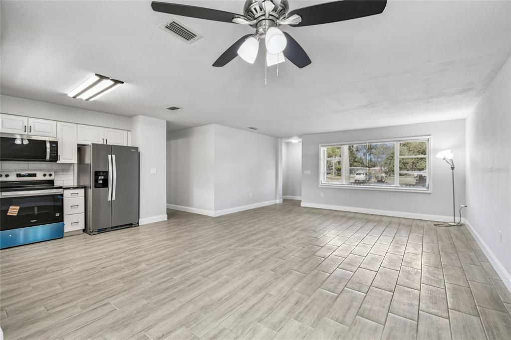 Activo con contrato: $299,996 (4 camas, 2 baños, 1788 Pies cuadrados)