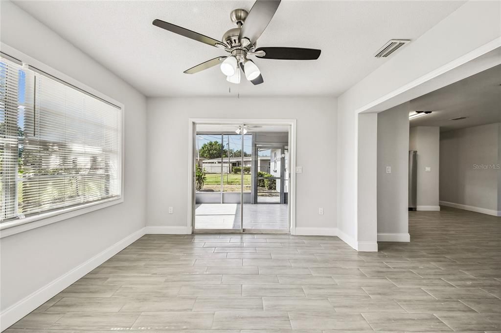 Activo con contrato: $299,996 (4 camas, 2 baños, 1788 Pies cuadrados)