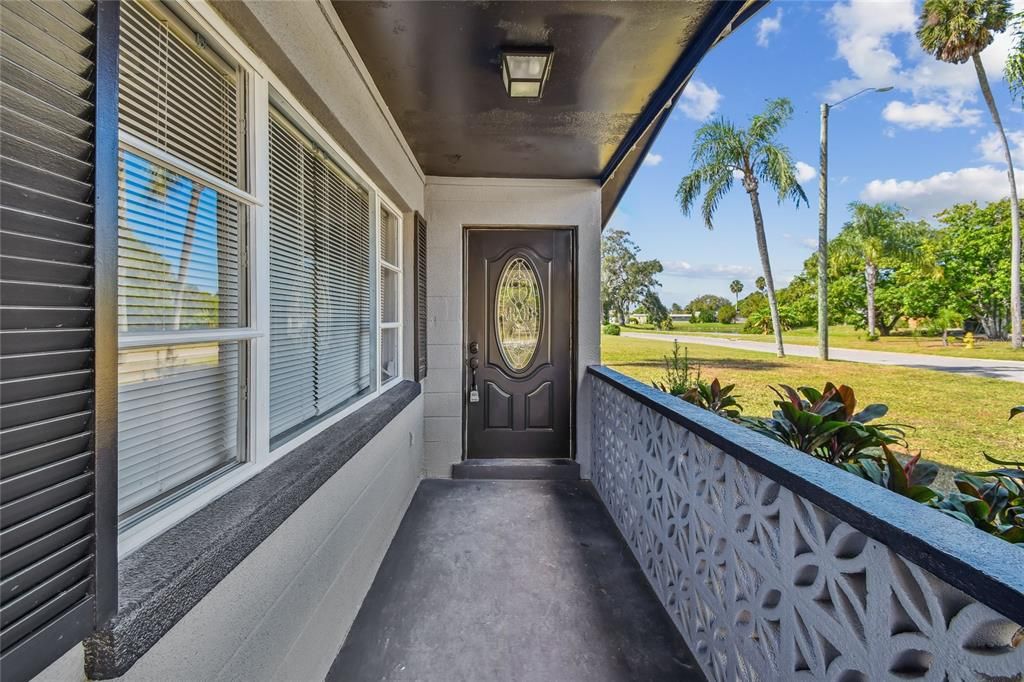 Activo con contrato: $299,996 (4 camas, 2 baños, 1788 Pies cuadrados)