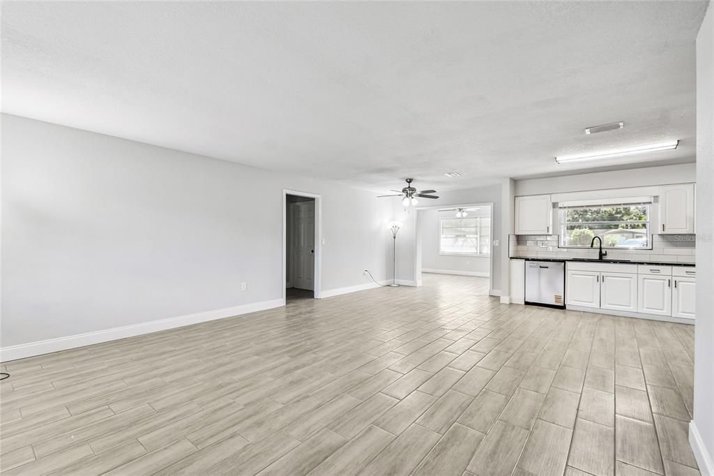 Activo con contrato: $299,996 (4 camas, 2 baños, 1788 Pies cuadrados)