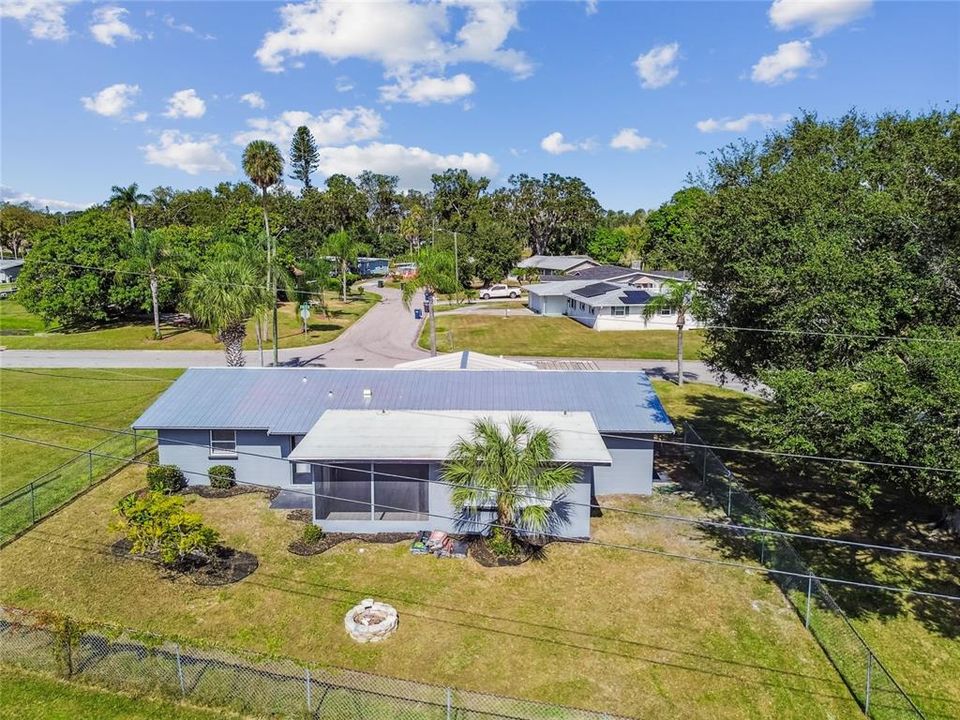 Activo con contrato: $299,996 (4 camas, 2 baños, 1788 Pies cuadrados)