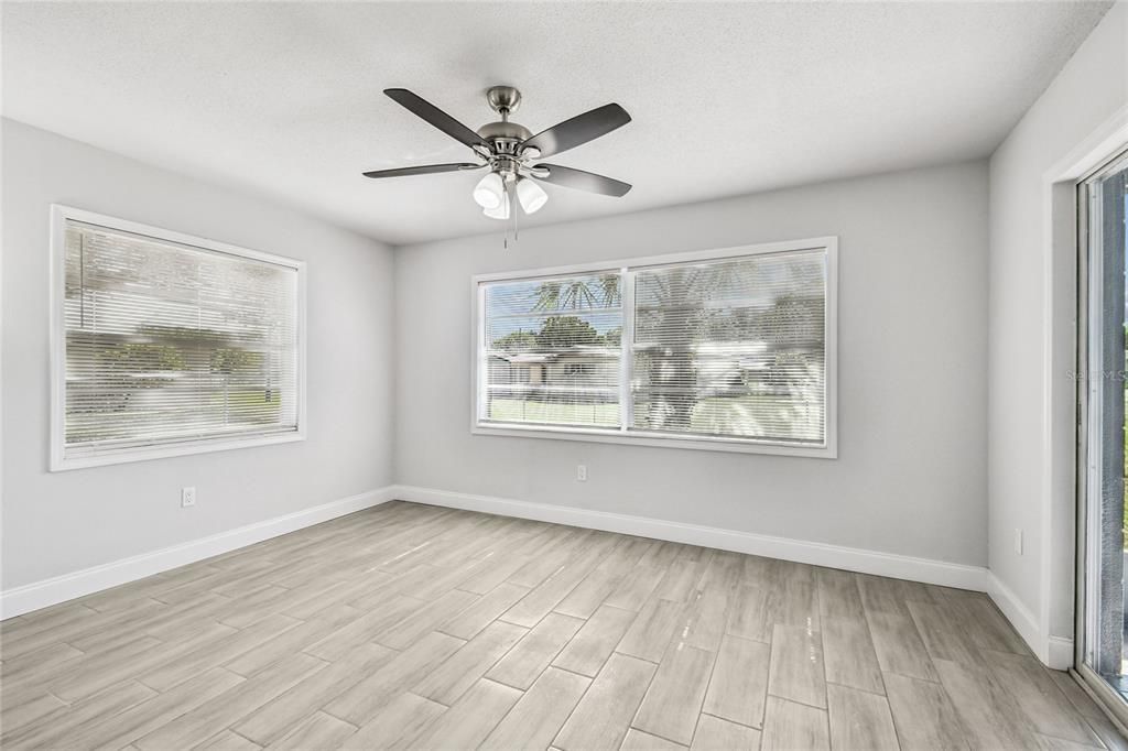 Activo con contrato: $299,996 (4 camas, 2 baños, 1788 Pies cuadrados)