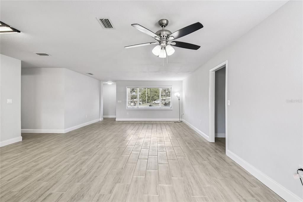 Activo con contrato: $299,996 (4 camas, 2 baños, 1788 Pies cuadrados)