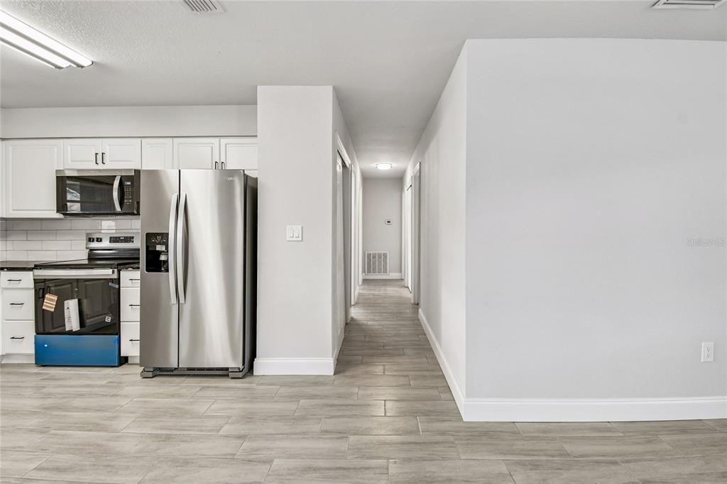 Activo con contrato: $299,996 (4 camas, 2 baños, 1788 Pies cuadrados)