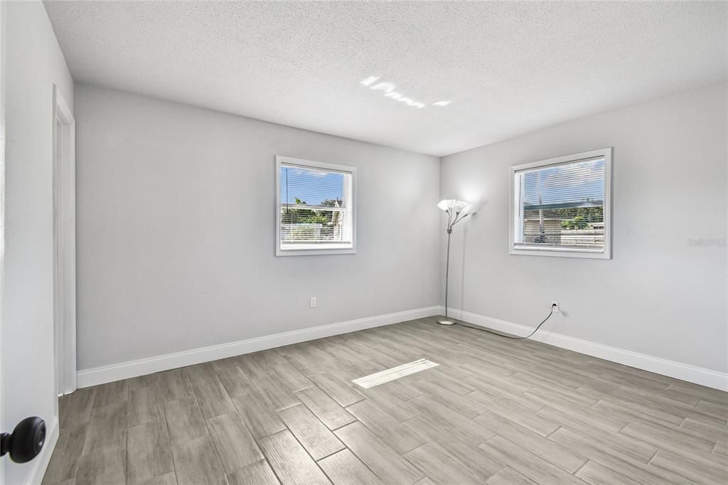 Activo con contrato: $299,996 (4 camas, 2 baños, 1788 Pies cuadrados)