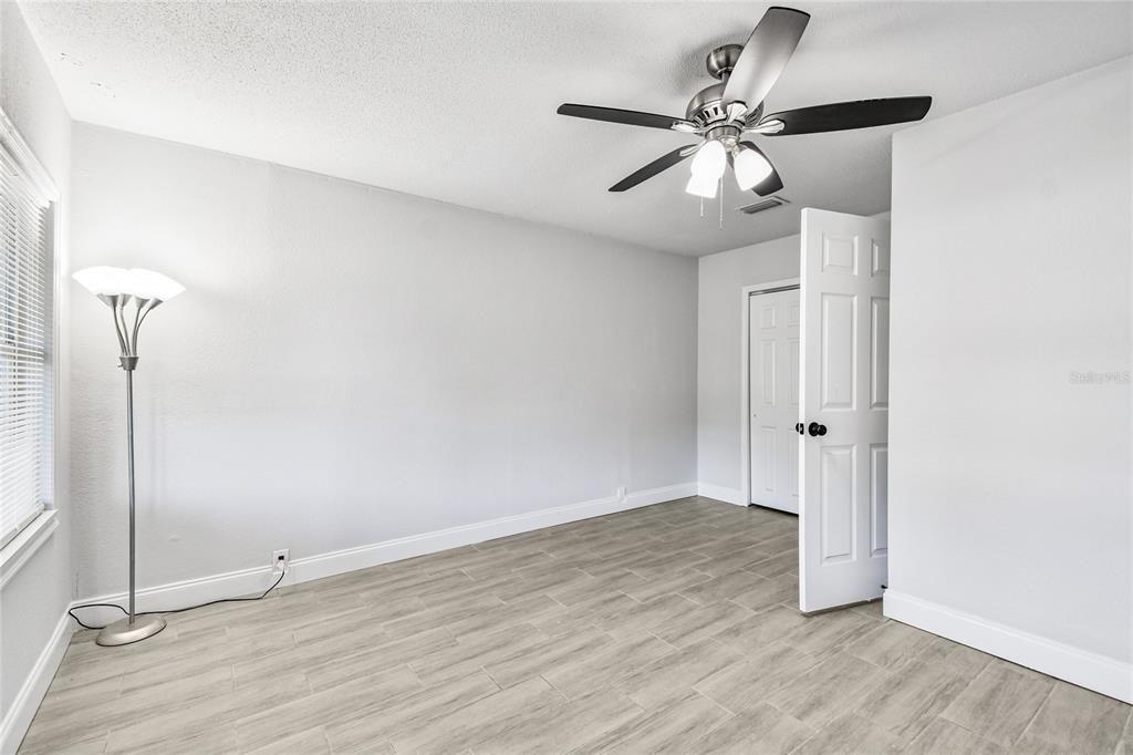 Activo con contrato: $299,996 (4 camas, 2 baños, 1788 Pies cuadrados)