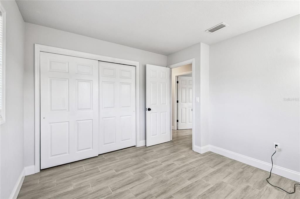 Activo con contrato: $299,996 (4 camas, 2 baños, 1788 Pies cuadrados)