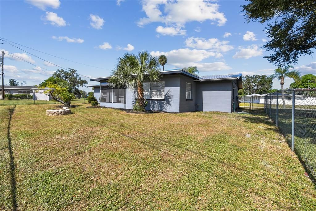 Activo con contrato: $299,996 (4 camas, 2 baños, 1788 Pies cuadrados)