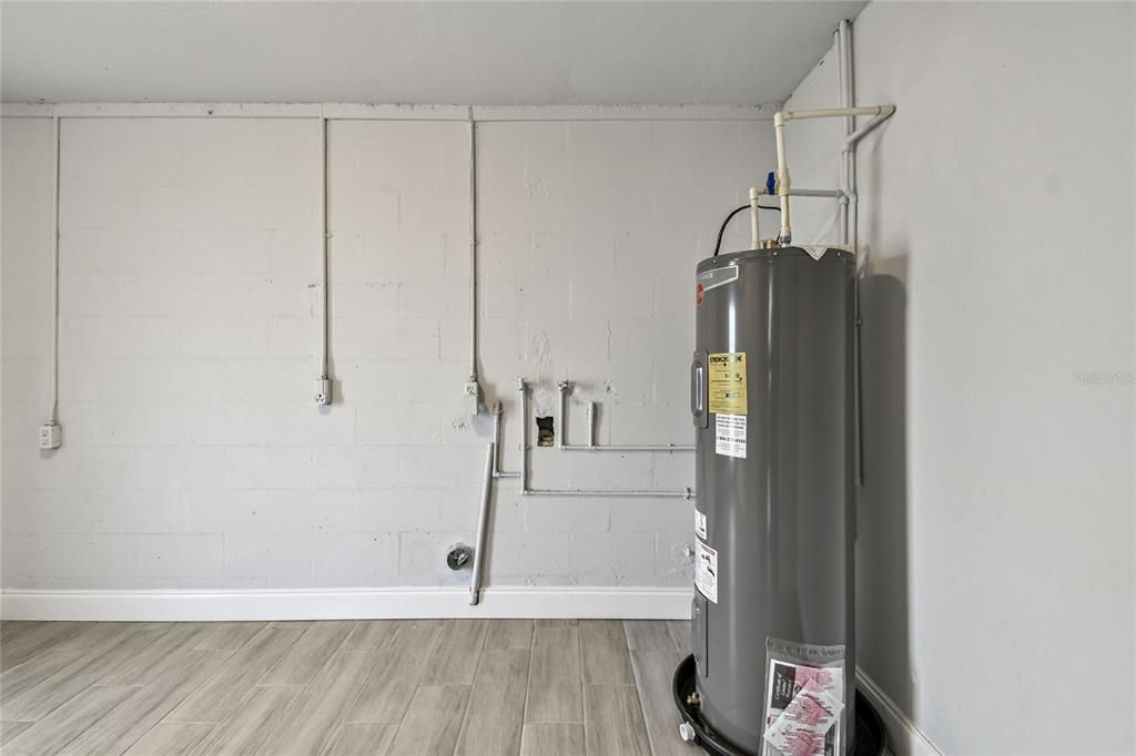 Activo con contrato: $299,996 (4 camas, 2 baños, 1788 Pies cuadrados)