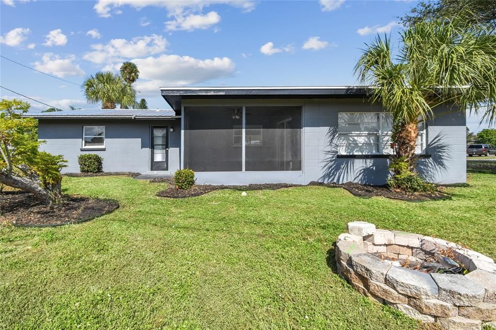 Activo con contrato: $299,996 (4 camas, 2 baños, 1788 Pies cuadrados)