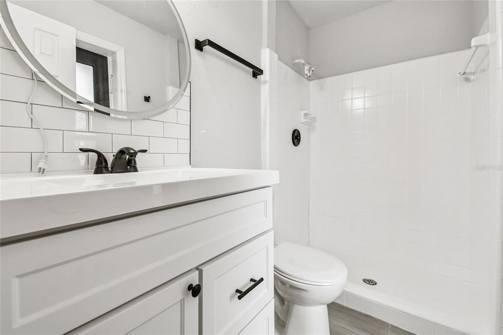 Activo con contrato: $299,996 (4 camas, 2 baños, 1788 Pies cuadrados)