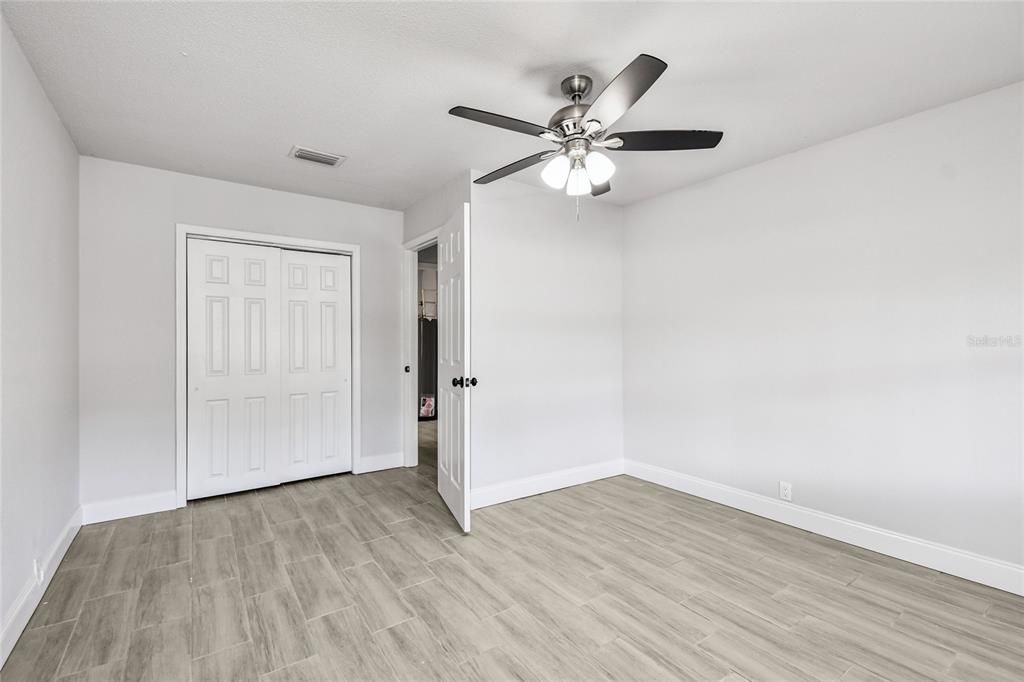 Activo con contrato: $299,996 (4 camas, 2 baños, 1788 Pies cuadrados)