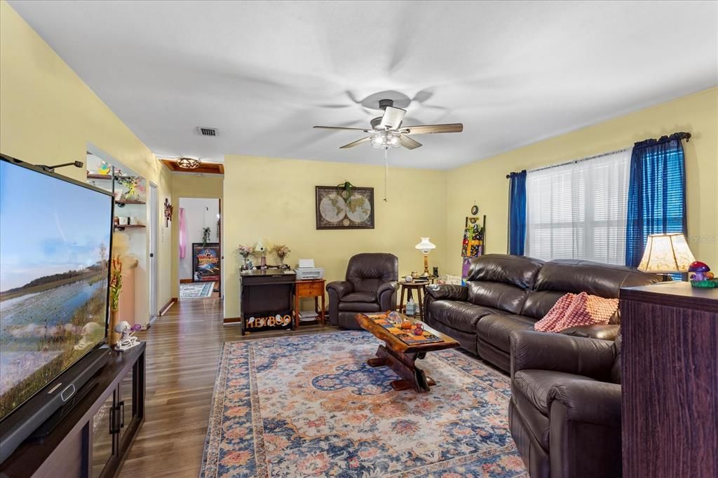 待售: $275,000 (2 贝兹, 2 浴室, 1200 平方英尺)