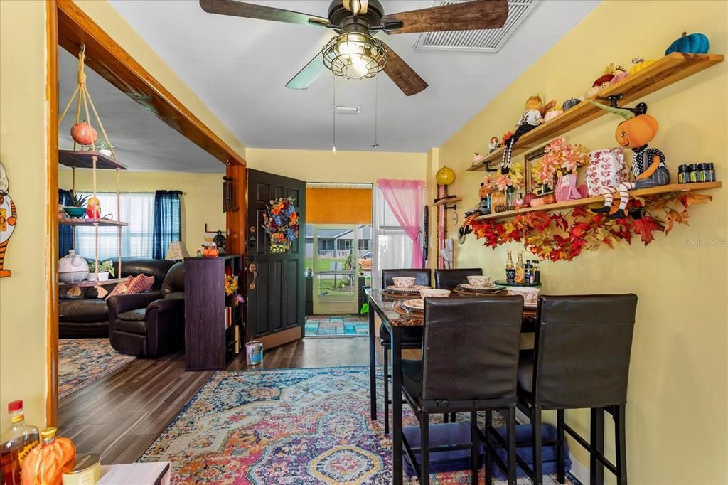 待售: $275,000 (2 贝兹, 2 浴室, 1200 平方英尺)