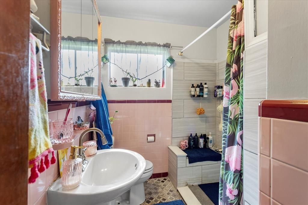 待售: $275,000 (2 贝兹, 2 浴室, 1200 平方英尺)