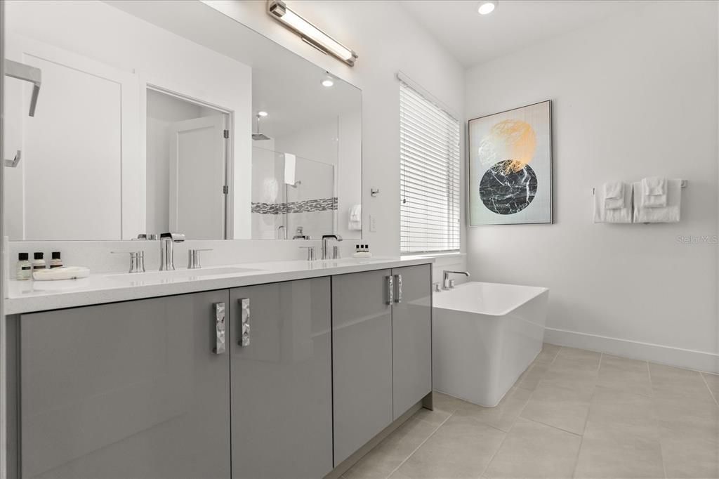 En Venta: $800,000 (6 camas, 4 baños, 3784 Pies cuadrados)