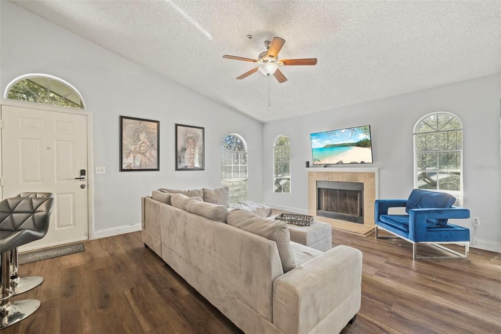 En Venta: $177,900 (2 camas, 2 baños, 1060 Pies cuadrados)