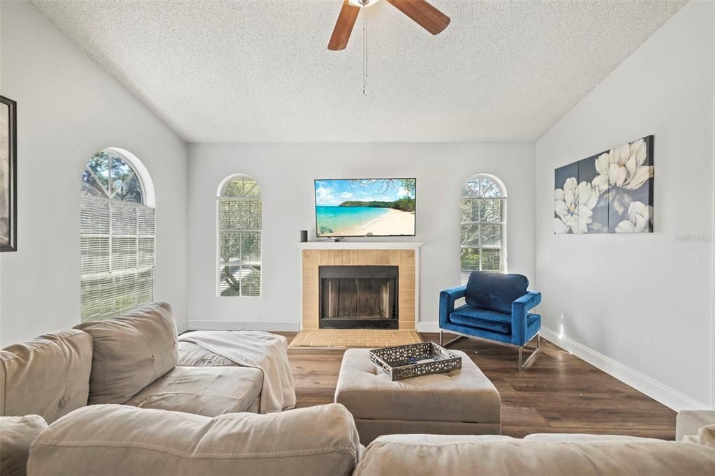 En Venta: $177,900 (2 camas, 2 baños, 1060 Pies cuadrados)