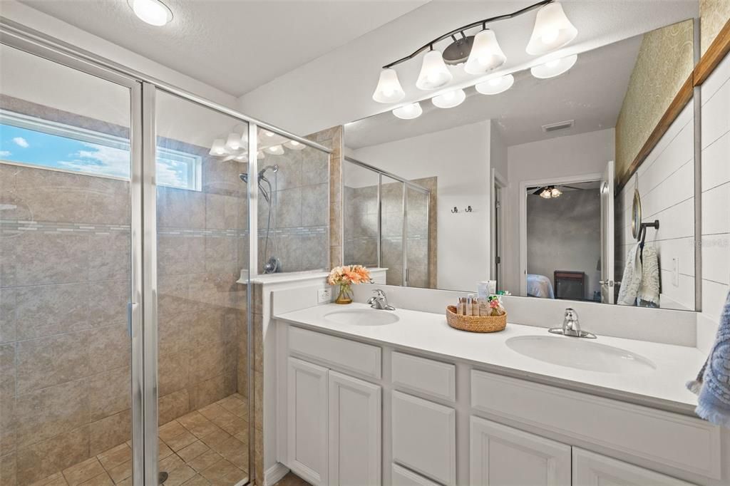 Activo con contrato: $350,000 (3 camas, 2 baños, 1519 Pies cuadrados)