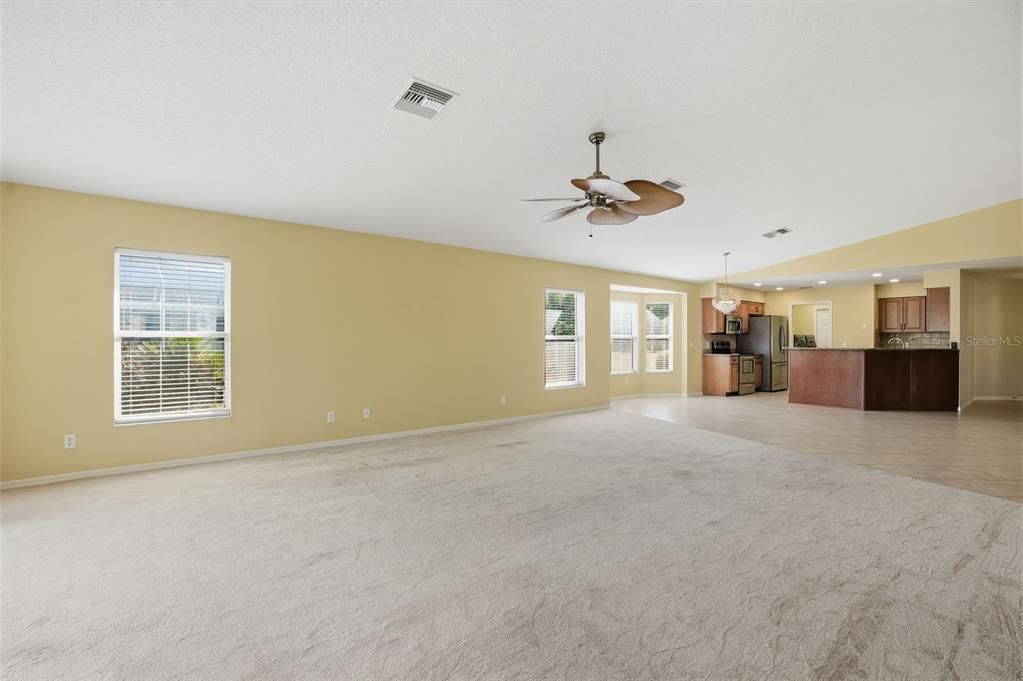 待售: $279,900 (2 贝兹, 2 浴室, 1821 平方英尺)