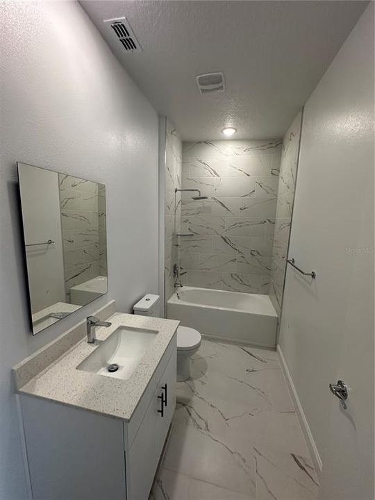 Под контрактом: $419,990 (5 спален, 4 ванн, 2020 Квадратных фут)