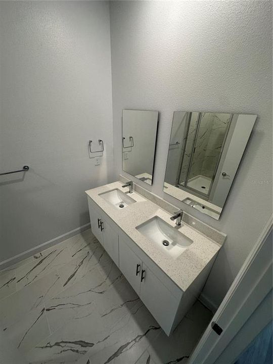 Под контрактом: $419,990 (5 спален, 4 ванн, 2020 Квадратных фут)