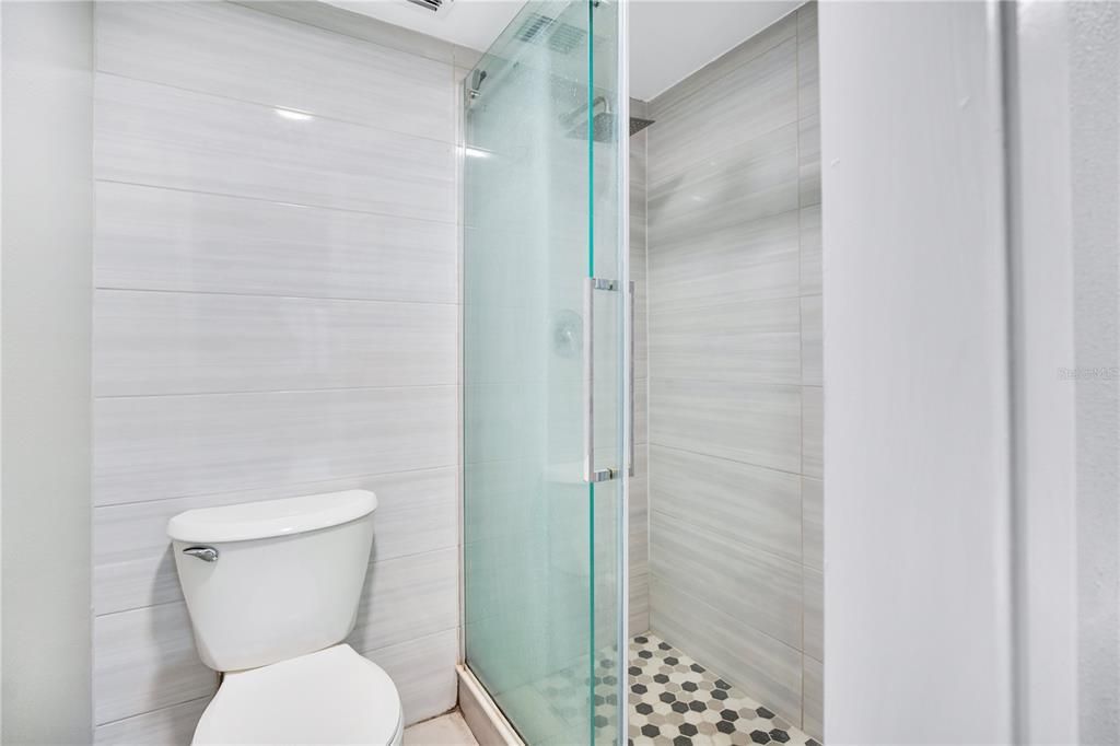 For Sale: $174,900 (2 beds, 2 baths, 1001 Square Feet)