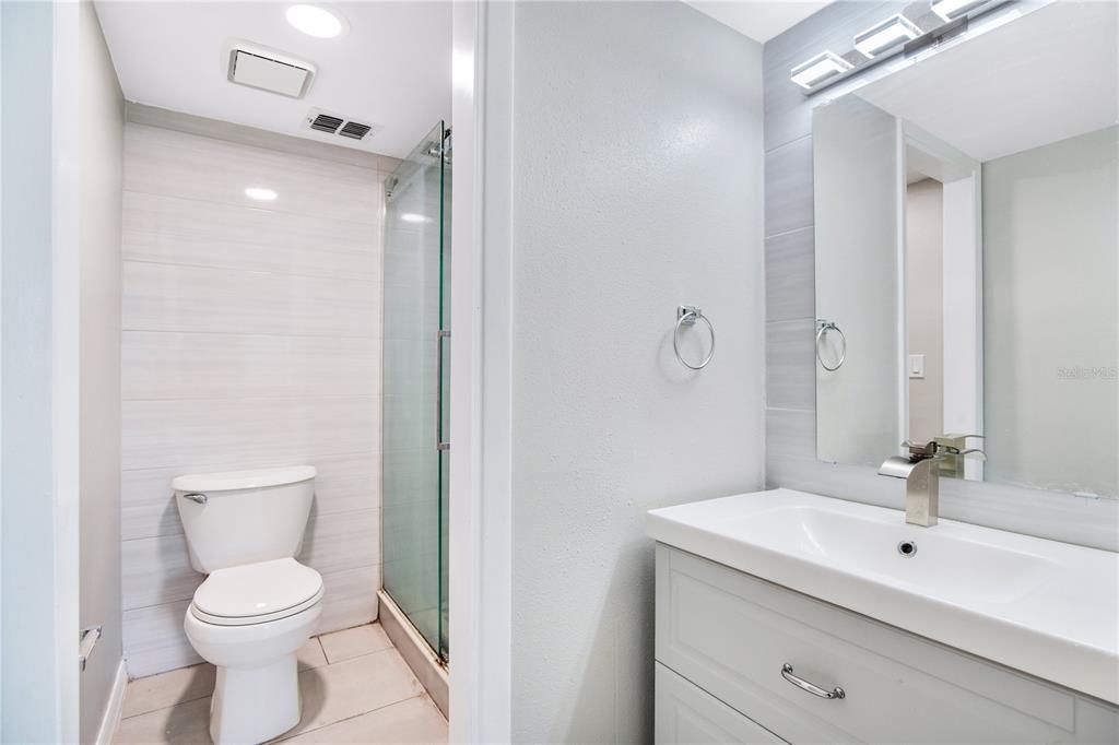 For Sale: $174,900 (2 beds, 2 baths, 1001 Square Feet)