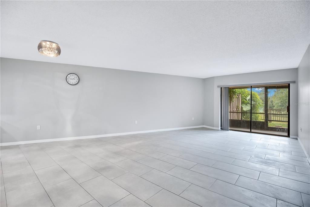 For Sale: $174,900 (2 beds, 2 baths, 1001 Square Feet)