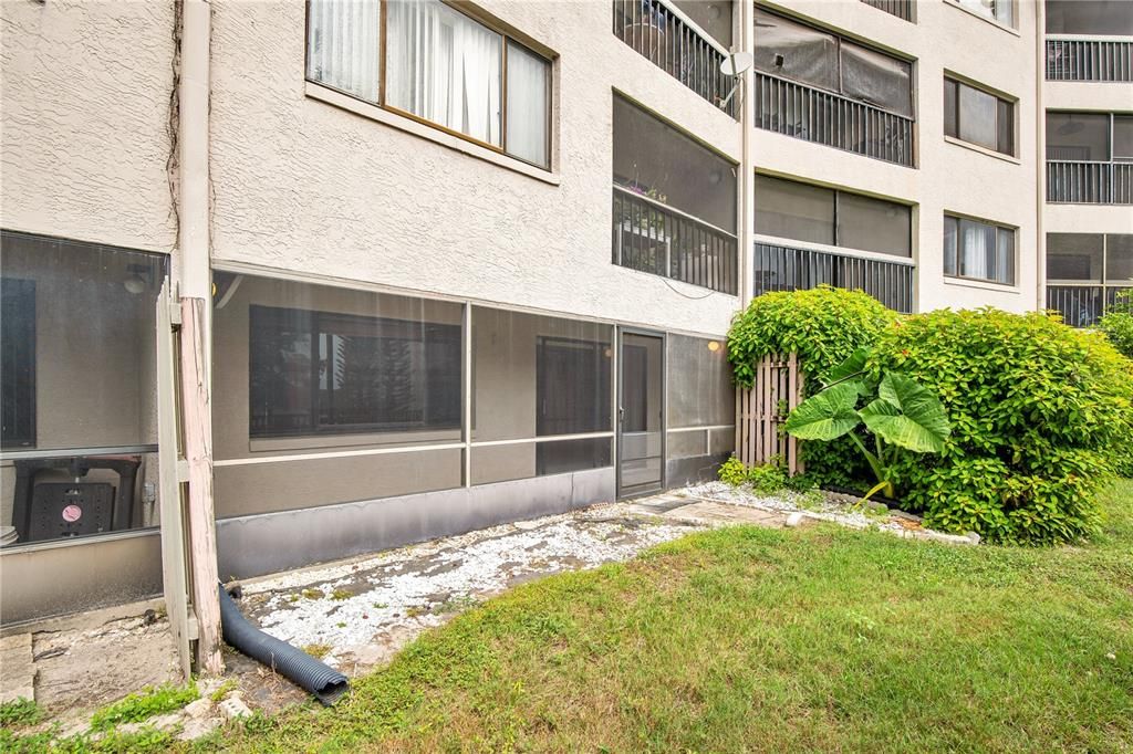 For Sale: $174,900 (2 beds, 2 baths, 1001 Square Feet)