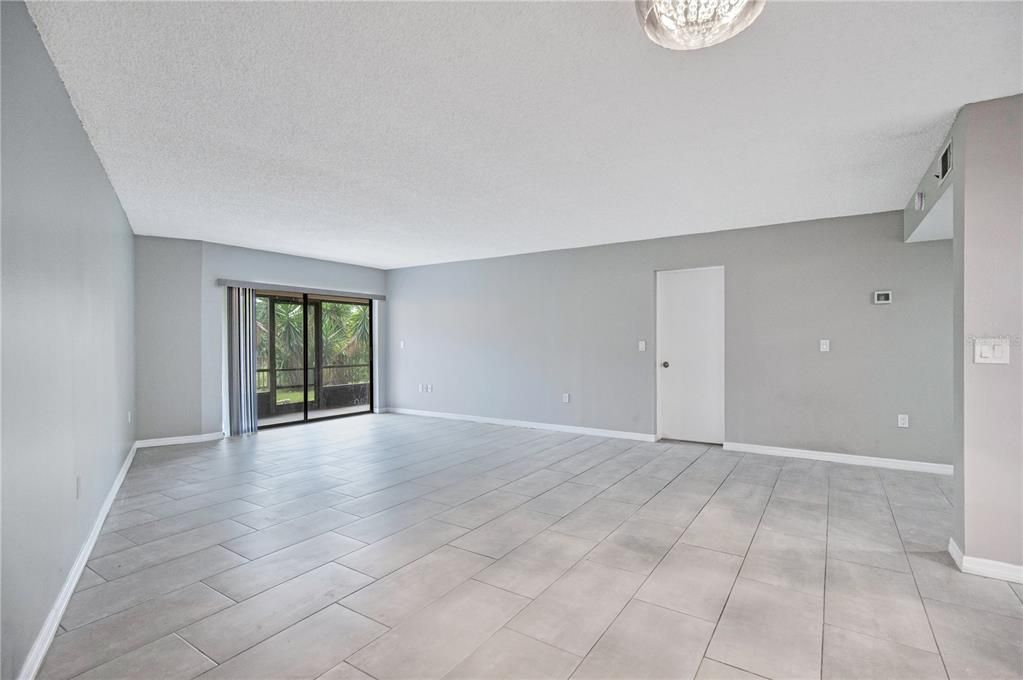 For Sale: $174,900 (2 beds, 2 baths, 1001 Square Feet)