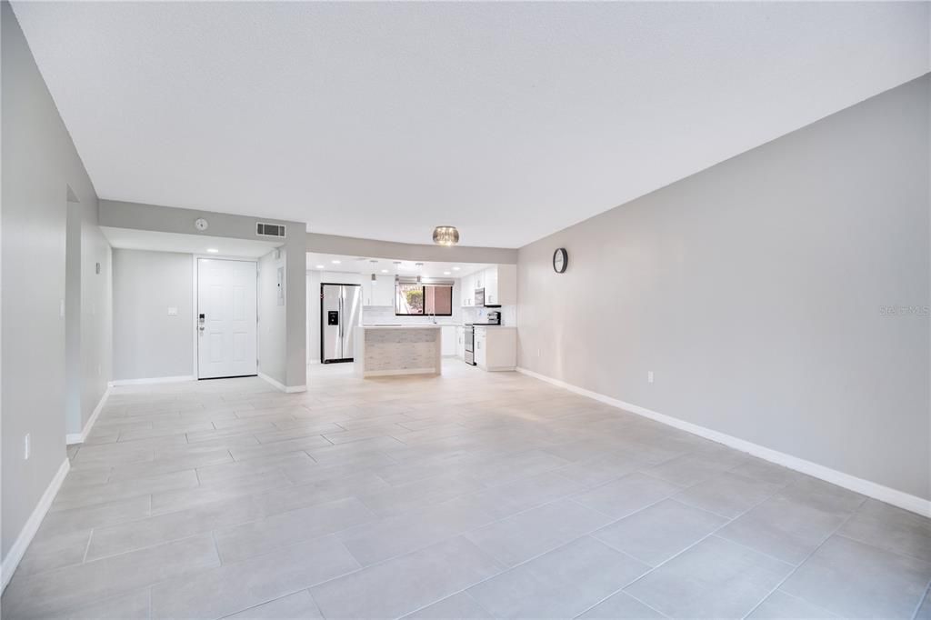 For Sale: $174,900 (2 beds, 2 baths, 1001 Square Feet)