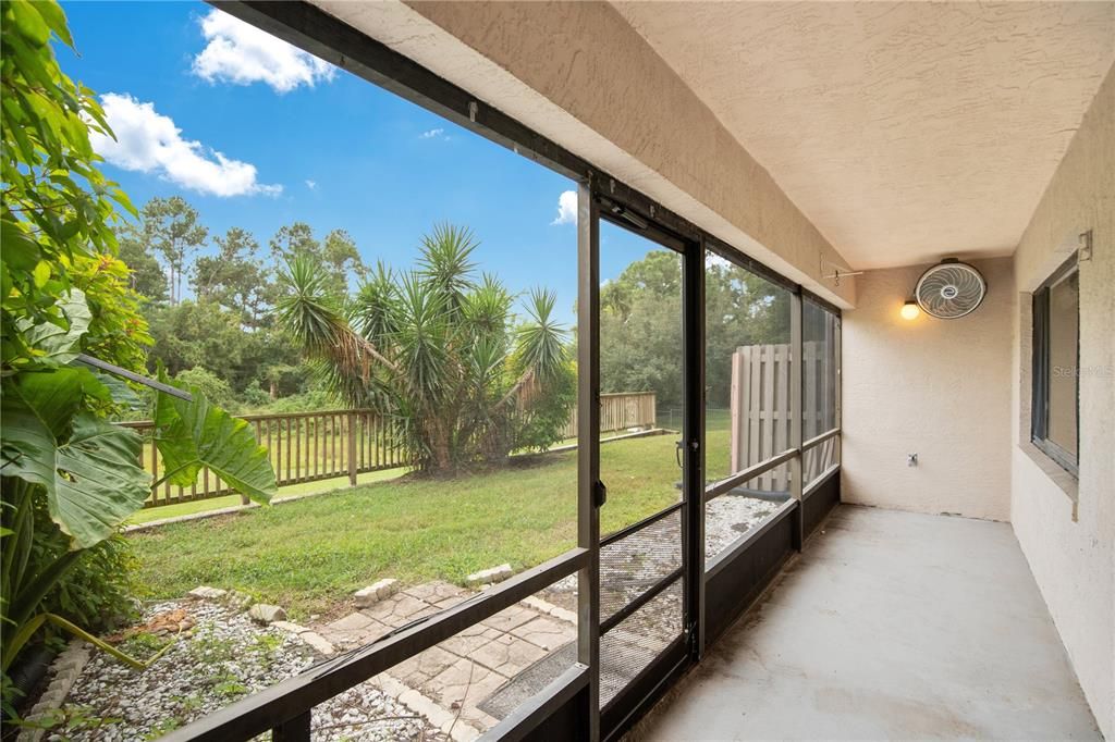 For Sale: $174,900 (2 beds, 2 baths, 1001 Square Feet)