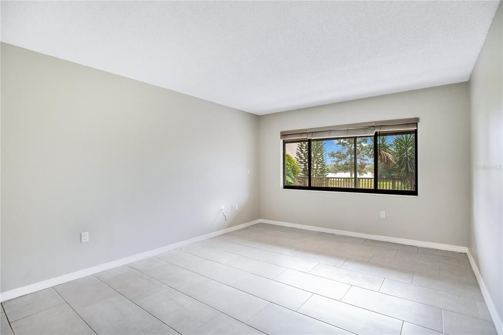 For Sale: $174,900 (2 beds, 2 baths, 1001 Square Feet)