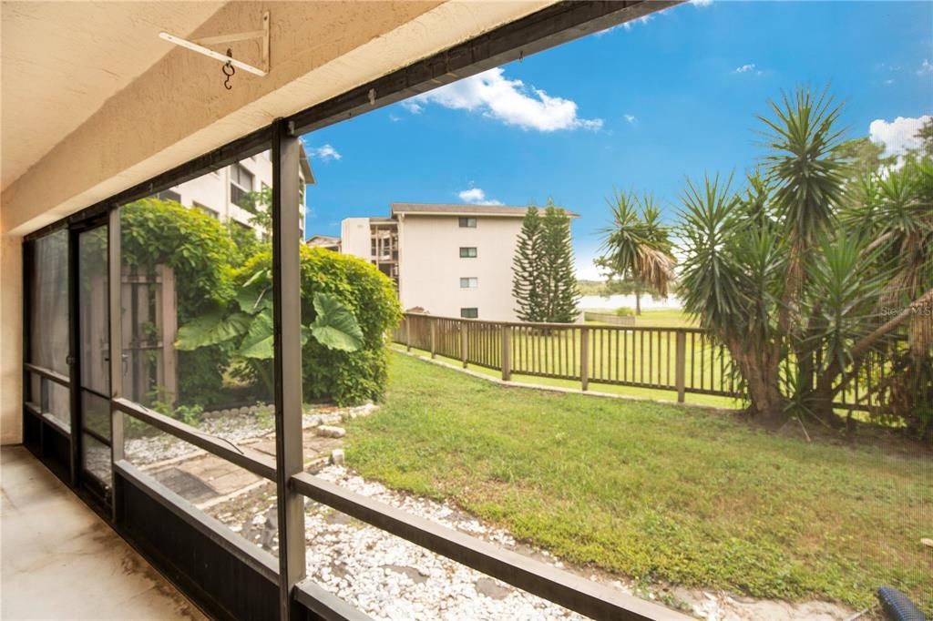 For Sale: $174,900 (2 beds, 2 baths, 1001 Square Feet)